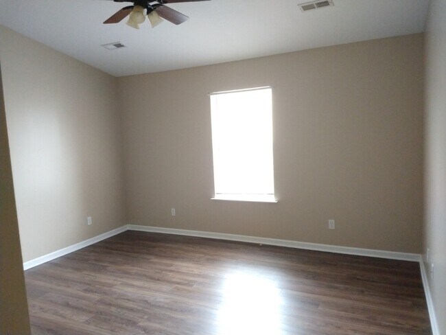 Bedroom 3 - 3880 Simpson Rd E