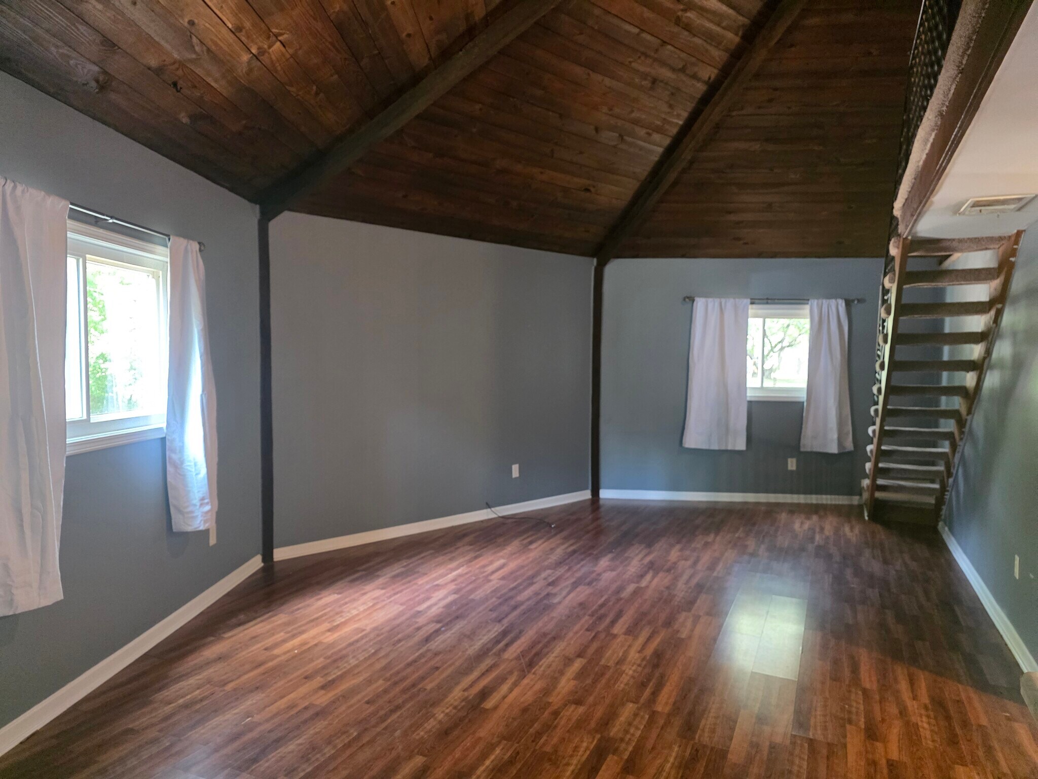 Living Area - 216 Roundhouse Rd