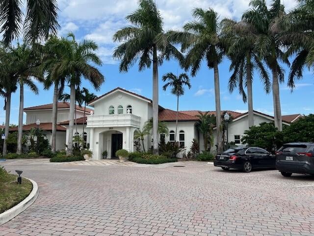 Building Photo - 1105 Villa Cir