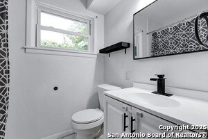 Building Photo - 551 Lanark Dr