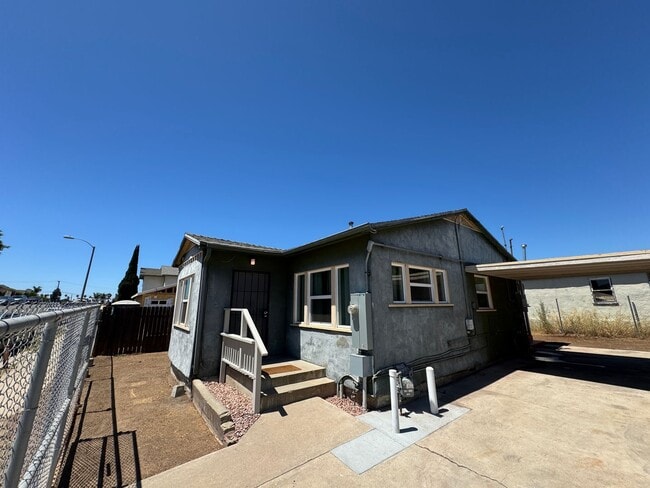 Building Photo - 3766 Teak St