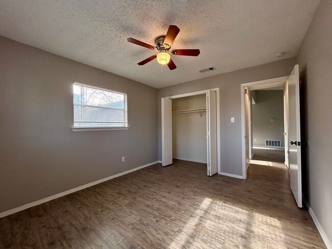 Building Photo - 10409 Golden Meadow Dr