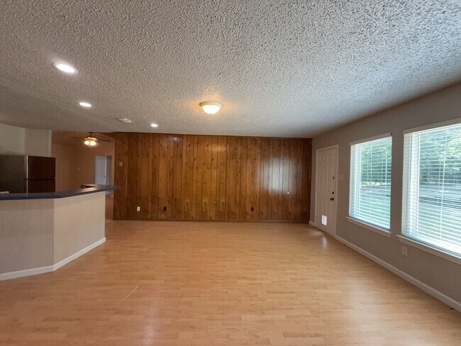 Building Photo - 603 Shelmar Dr