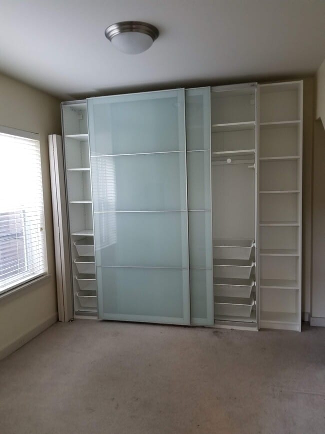 Building Photo - 809 Taylor Ave N