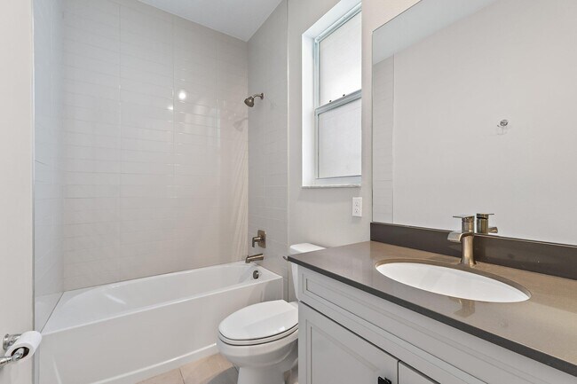 Building Photo - 6825 Pointe of Woods Dr