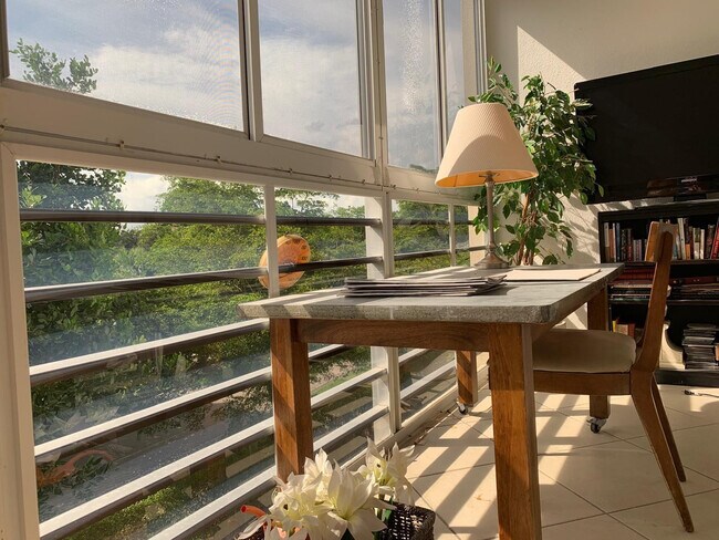 Building Photo - 1601 Abaco Dr