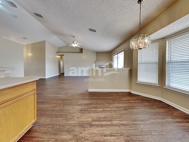 Building Photo - 2562 Glenfield Dr