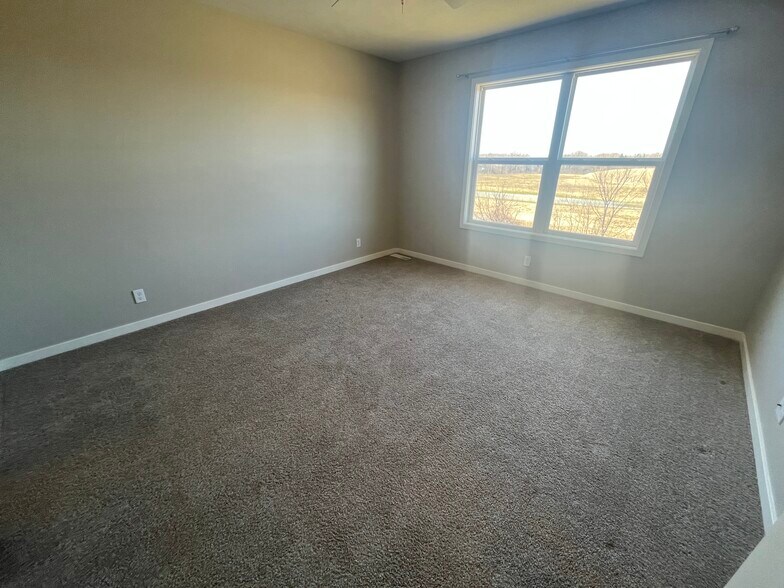 Building Photo - 3865 Elm Ridge Dr