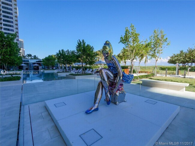 Building Photo - 10201 Collins Ave