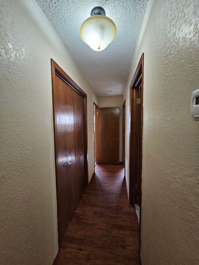 Building Photo - (3)Bed/(2) Bath with Shelter Avail NOW! Pet Negotiable.