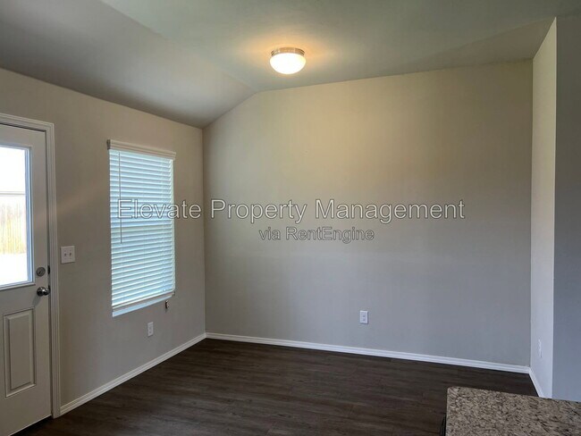 Building Photo - 1357 Dustin Dr