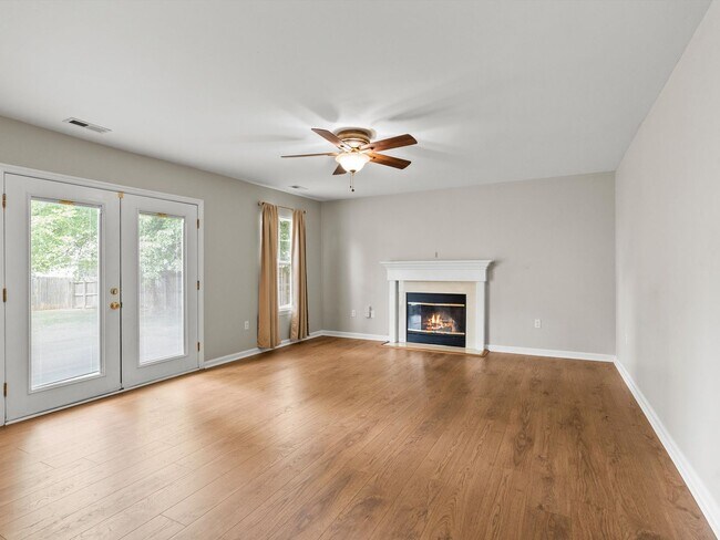 Building Photo - Fantastic Location in Madison City!