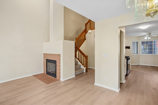 Building Photo - 1252 S Parkside Dr