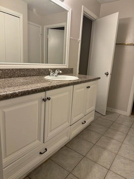 Building Photo - 9809 Richmond Ave.