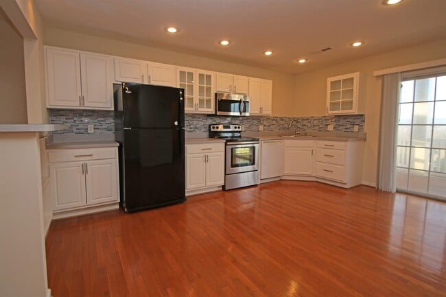 Building Photo - 1214 Old Richmond Circle