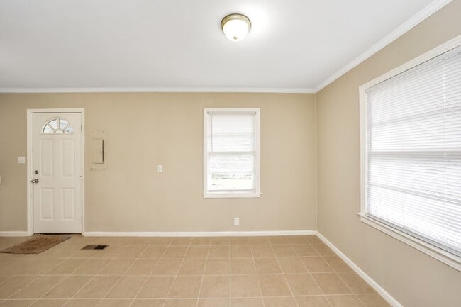Building Photo - Renovated 4 BR Home- Move In Ready!