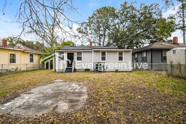 Building Photo - 3510 Gladys St