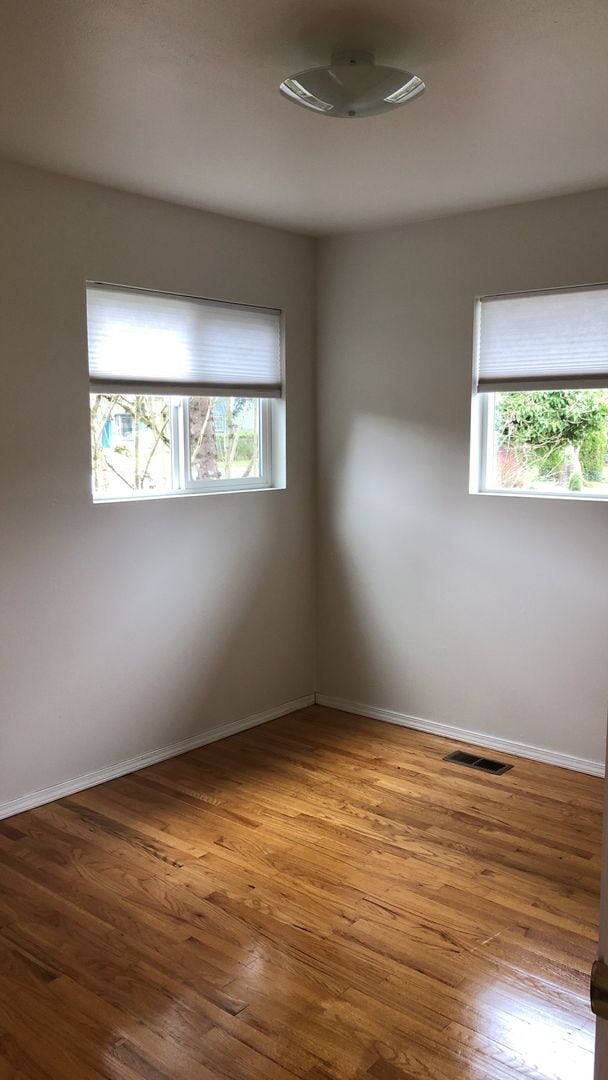 Building Photo - Beautiful Single Level 3/2 Charming NW Corvallis Home