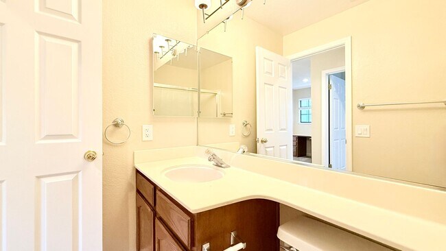 Building Photo - 1100 Sunshine Cir