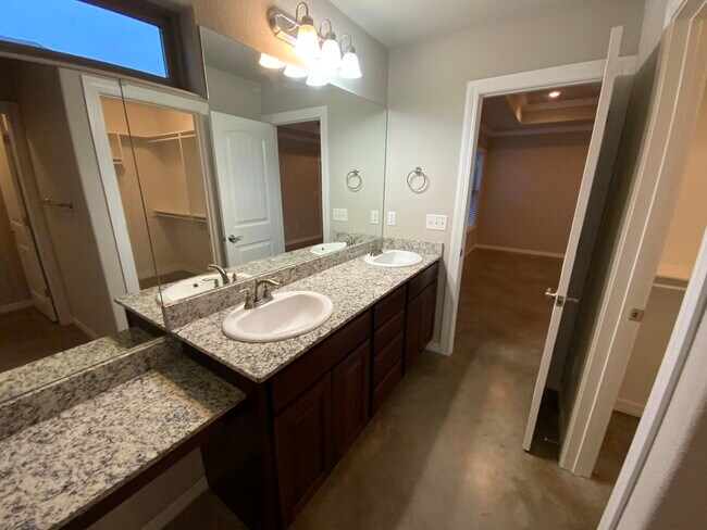 Building Photo - 120 Cisterna Dr