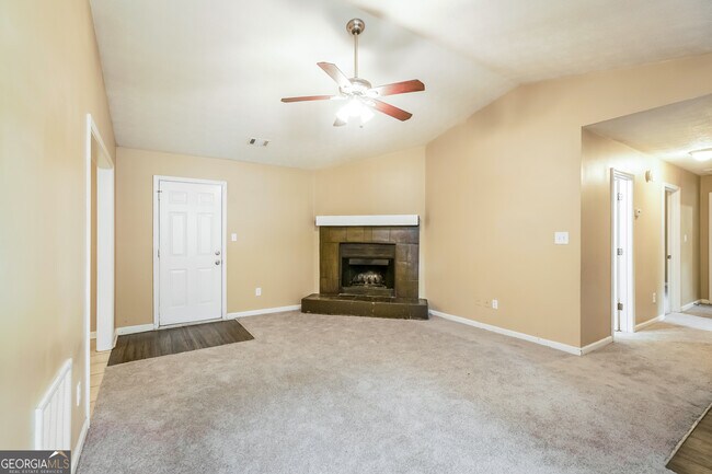 Building Photo - 7685 Mountain Creek Way