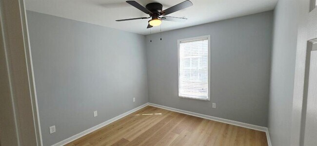 Building Photo - 3595 Deep Cove Dr