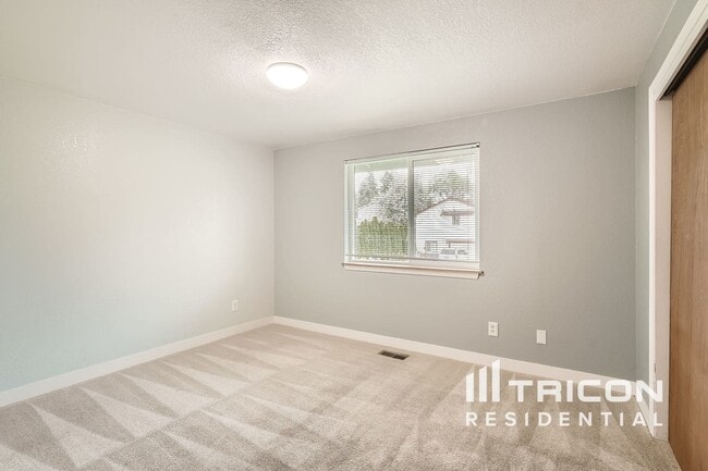 Building Photo - 1020 S 76th St