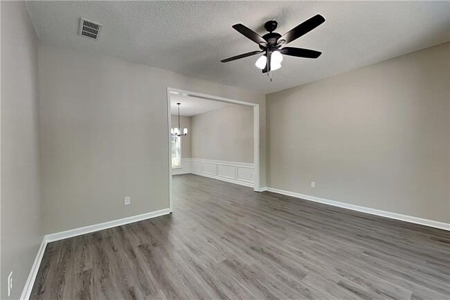 Building Photo - 2215 Traywick Chase