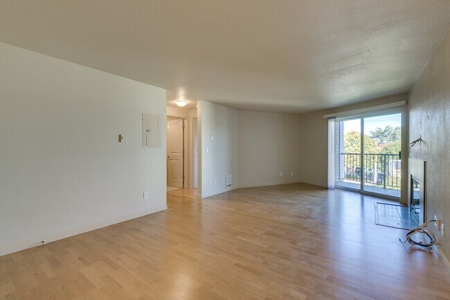 Building Photo - Beautiful 1 bed, 1 bath in Magnolia. Hardw...