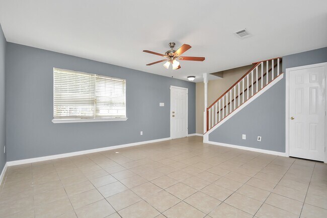 Building Photo - 11899 Algonquin Dr