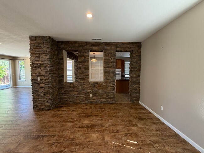 Building Photo - 485 Cicada Ct