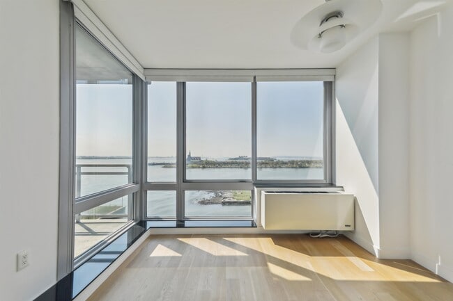 Building Photo - 25 Hudson St