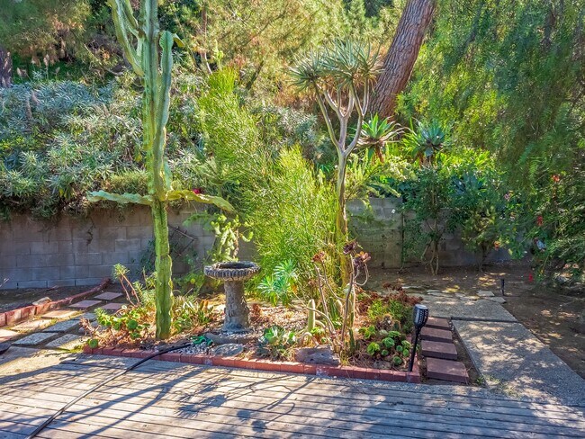 Building Photo - 1404 Oak Grove Dr