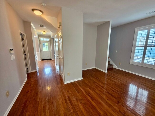 Building Photo - Elevated Four Bedroom in Rivertowne Country Club - Mt. Pleasant