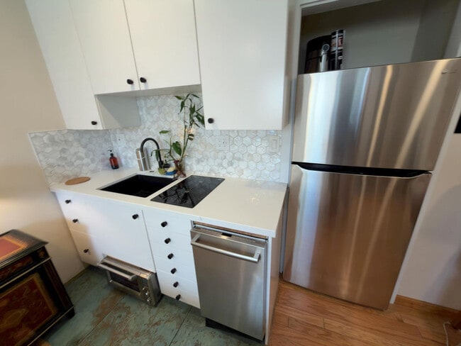 Building Photo - 3148 College Ave