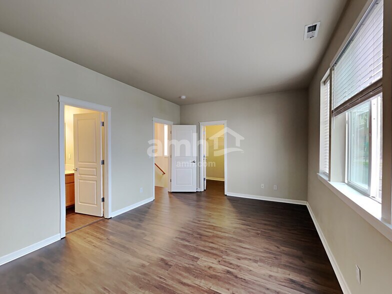 Building Photo - 129 Wild Rose St