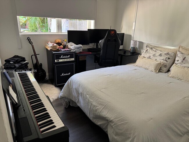 Building Photo - 2911 Monroe St