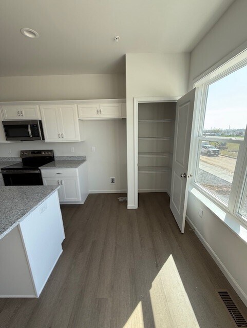 Building Photo - 50 N Conifer Dr