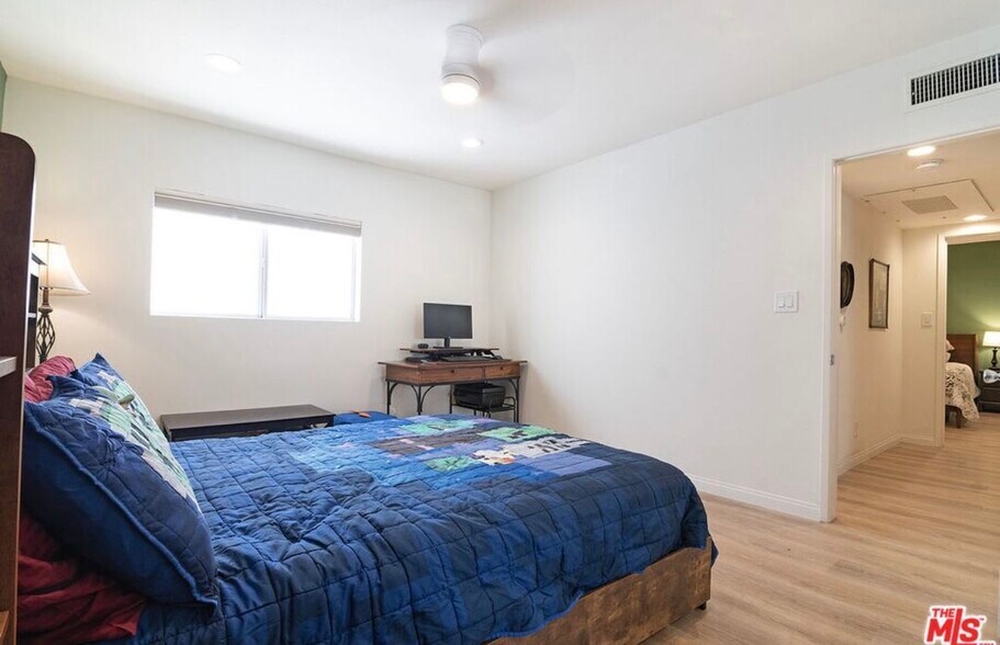 Building Photo - 4358 Mammoth Ave