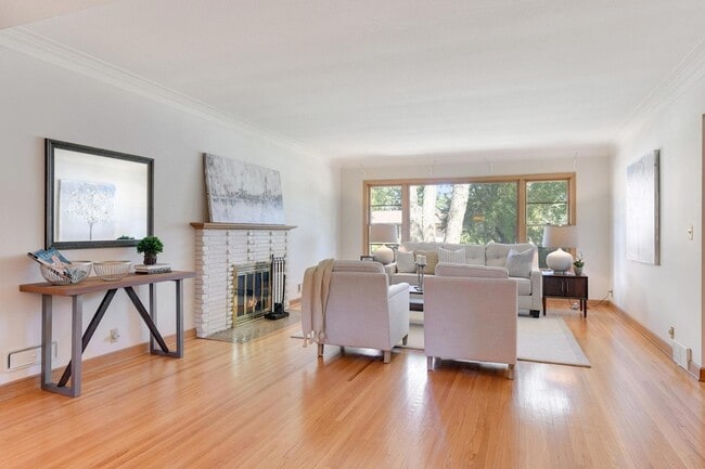 Building Photo - 4509 Laguna Dr