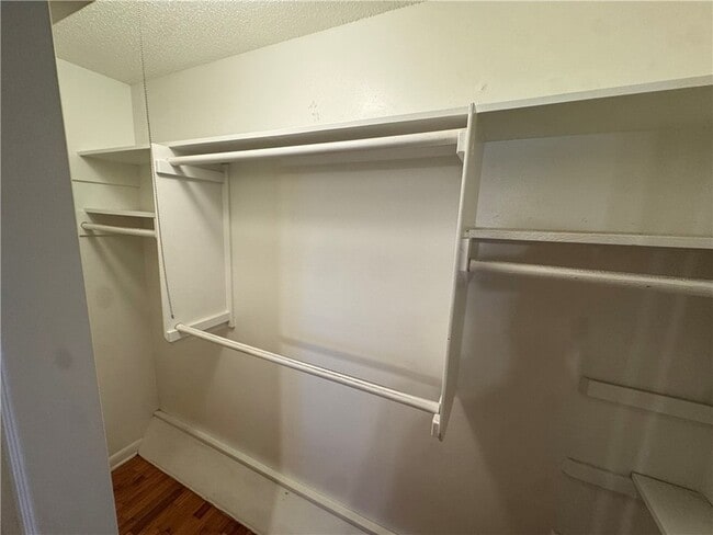 Building Photo - 718 E Debra Dr