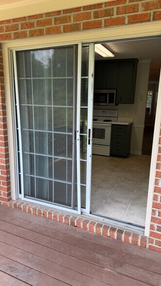 Building Photo - 145 Sleepy Creek Dr