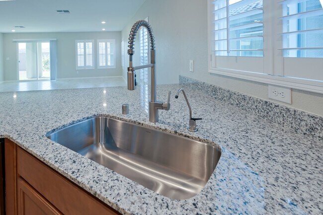 Building Photo - Mountains Edge!! Gated!!  4 bedrooms!! Primary Bedroom and bath down Stairs!! 2 Primary bedrooms!...