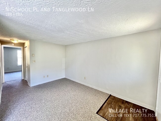 Building Photo - MOVE-IN READY! Top Floor! Roomy 1-Bed with...