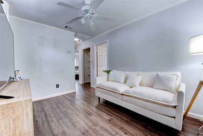 Building Photo - 1211 Cabell St
