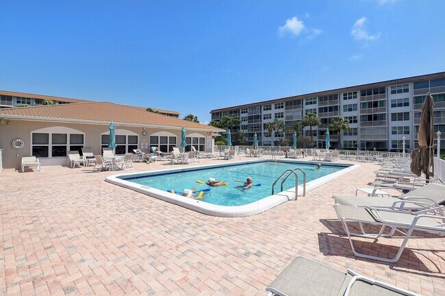 Building Photo - 2717 Florida Blvd