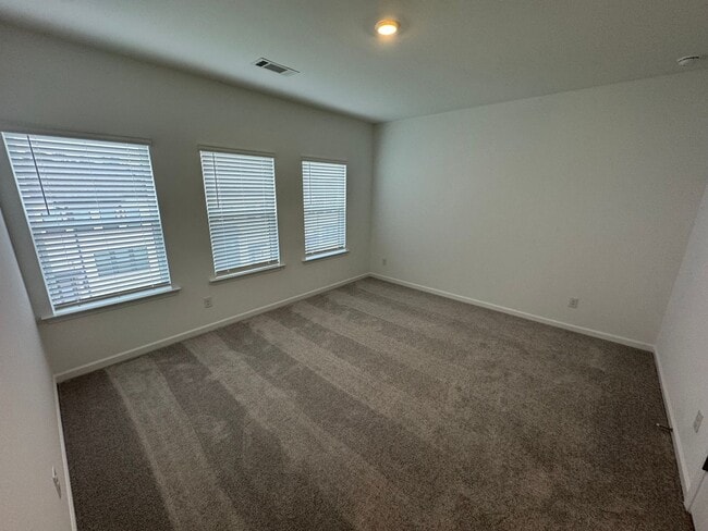 Building Photo - Beautiful 4 bed 3.5 Bath Home in Heart of Lawrenceville!