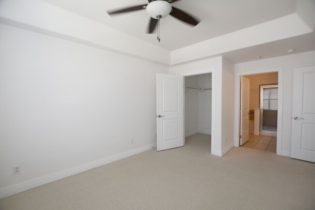 Building Photo - Centennial Condo for Rent! Outdoor Pool an...