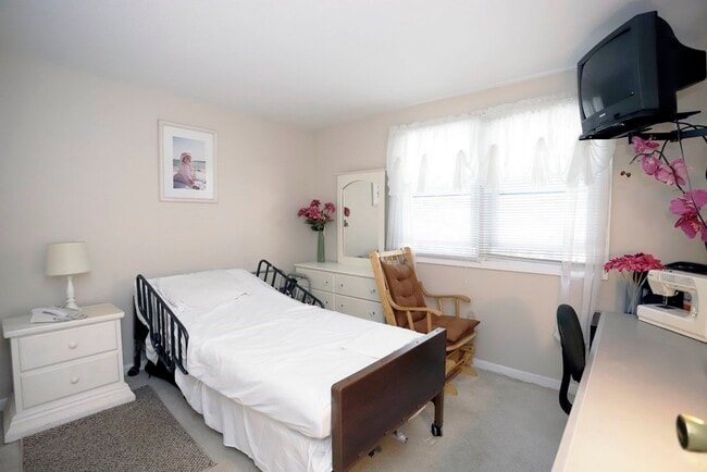 Building Photo - 1261 Church St