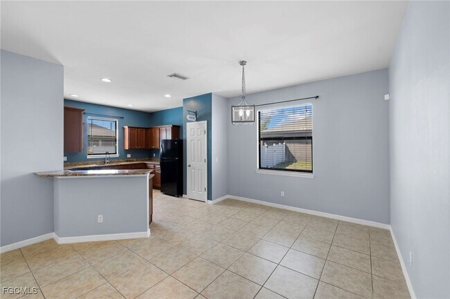 Building Photo - 1322 SW 22nd Ave